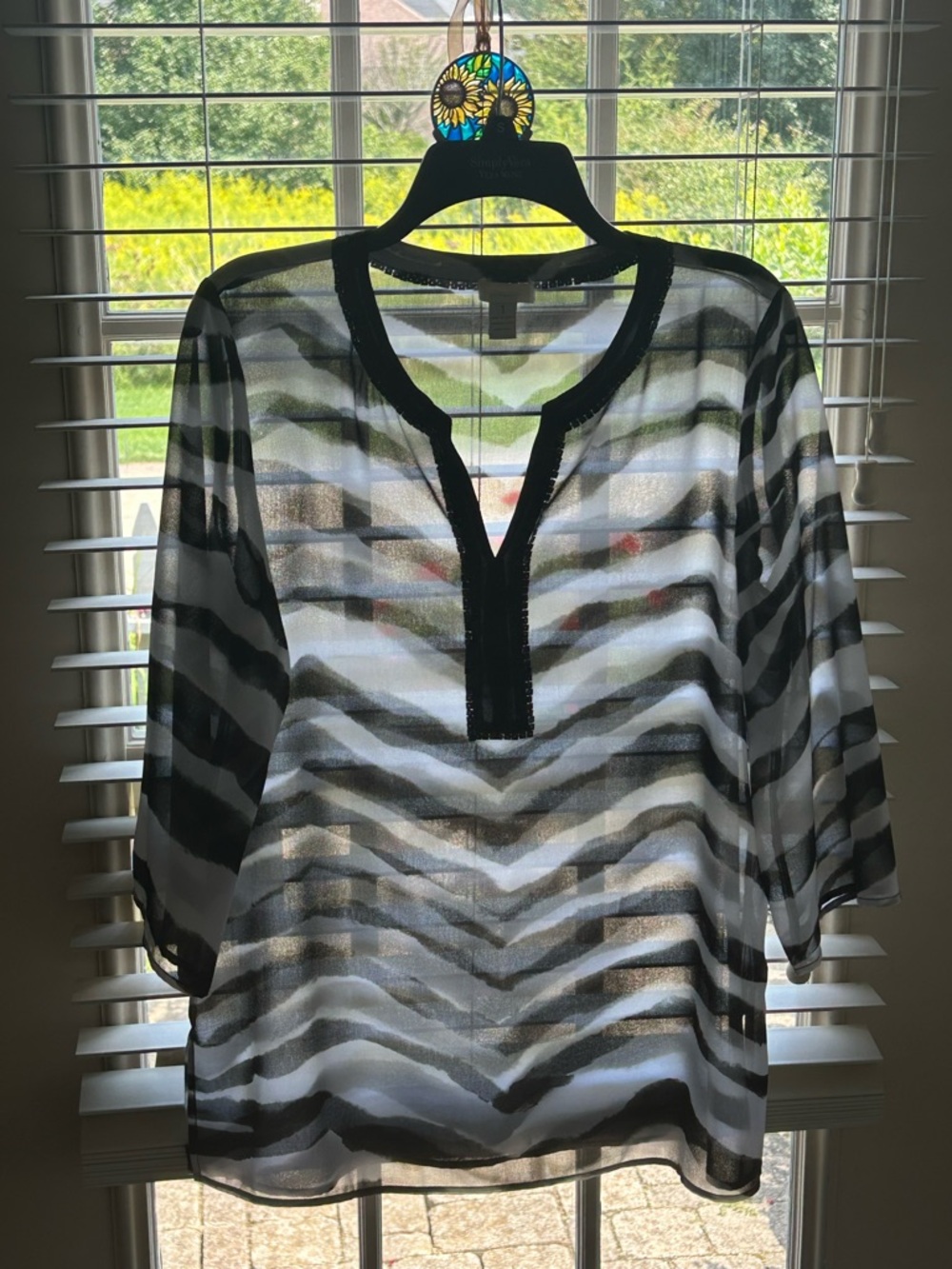 Chico’s Zebra Animal Print Sheer Blouse Tunic Sequin V Neck 3/4 Sleeve Size M - Picture 4 of 9